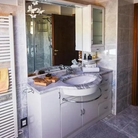 L'una Di With Parking