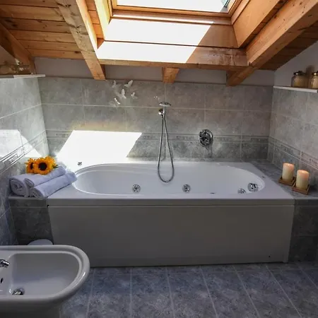 L'una Di With Parking تورنو