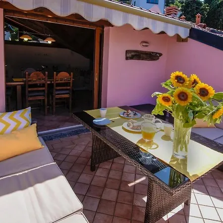 L'una Di With Parking شقة *